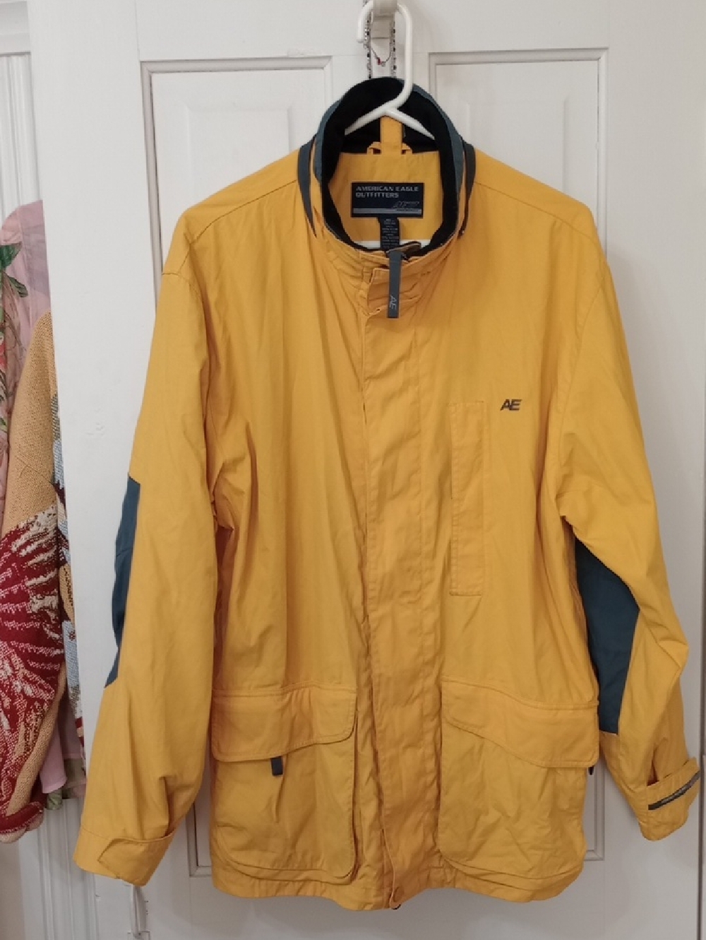 AMERICAN EAGLE OUTFITTERS PERFORMANCE/ SKI JACKET